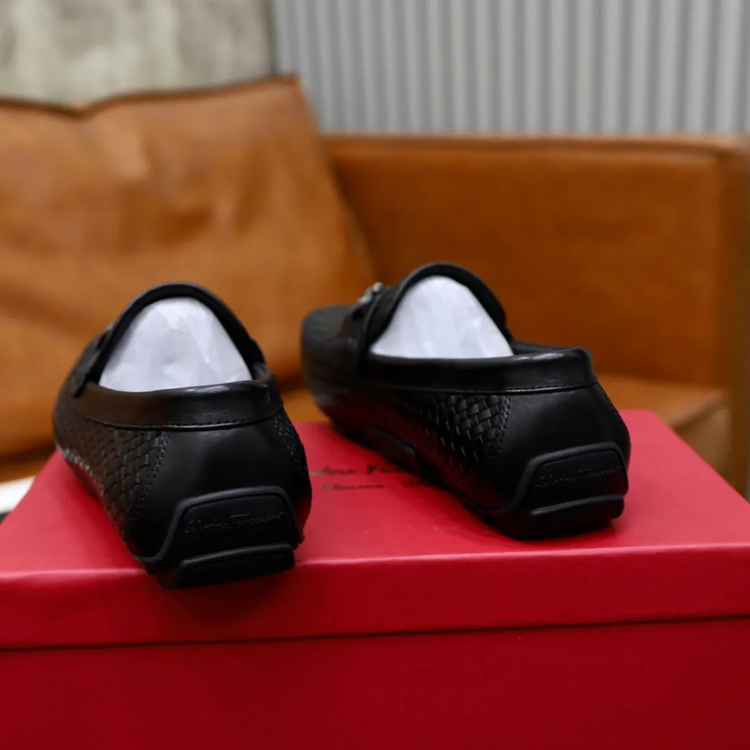 Men's shoes: 280🙅‍♂️🙅‍♂️🙅‍♂️Niuli Brand: Ferragamo Standard code: Men's code 38/44 (45 customized) Grade: Same as the official website Material: Original imported cowhide leather lining Original wear-resistant lightweight outsole Style category: Men's casual slip-on shoes Distinguished luxury brand elements top luxury Color: Actual picture color